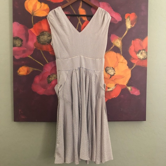 Beautiful Calvin Klein flowy midi dress - Picture 2 of 8